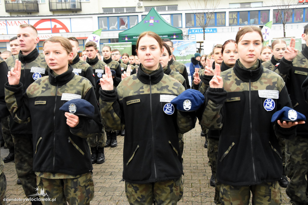 Ślubowanie kadetów ZSA na Placu Wolności