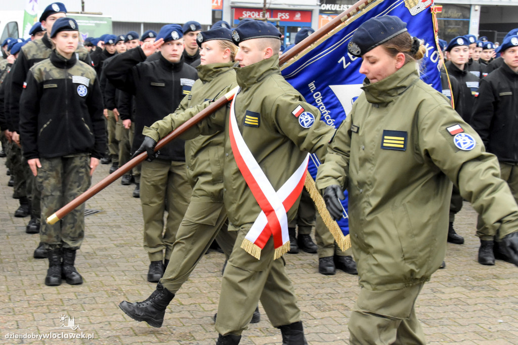 Ślubowanie kadetów ZSA na Placu Wolności