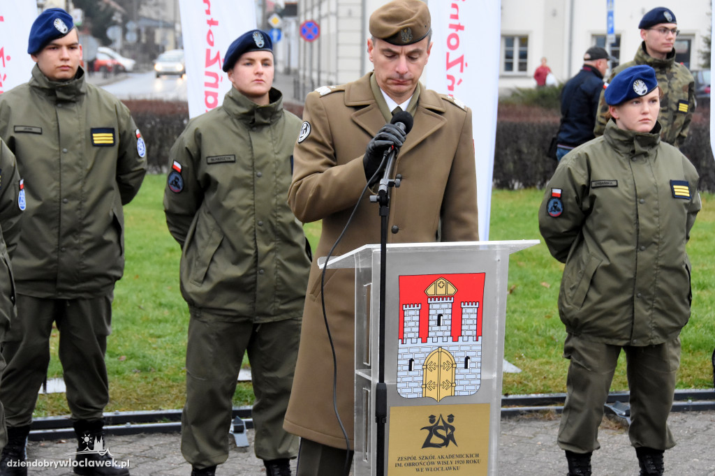 Ślubowanie kadetów ZSA na Placu Wolności