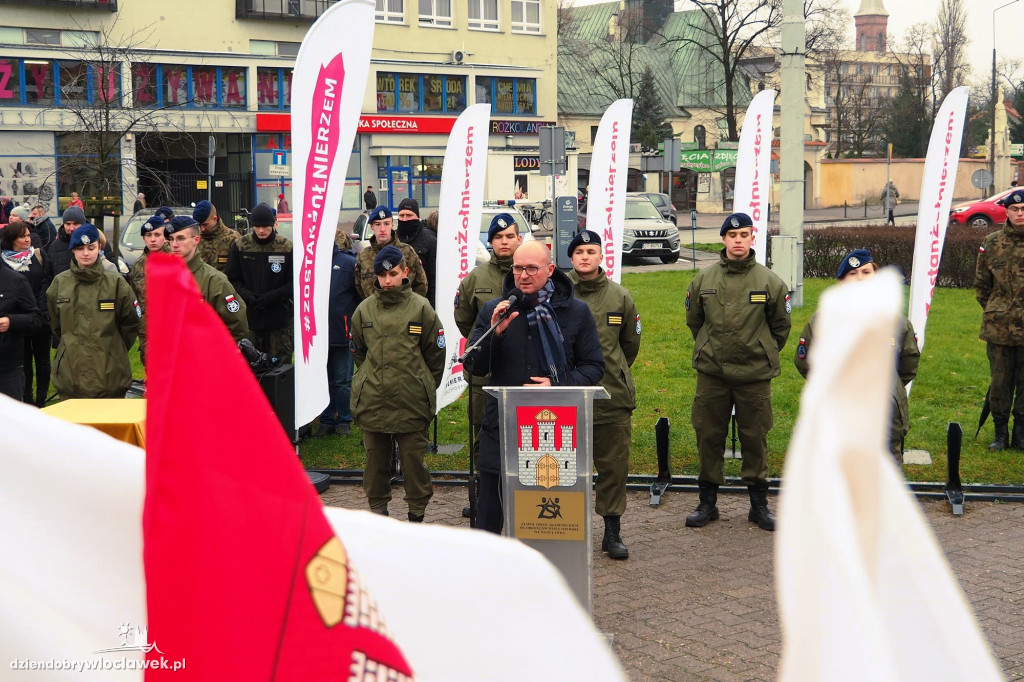 Ślubowanie kadetów ZSA na Placu Wolności