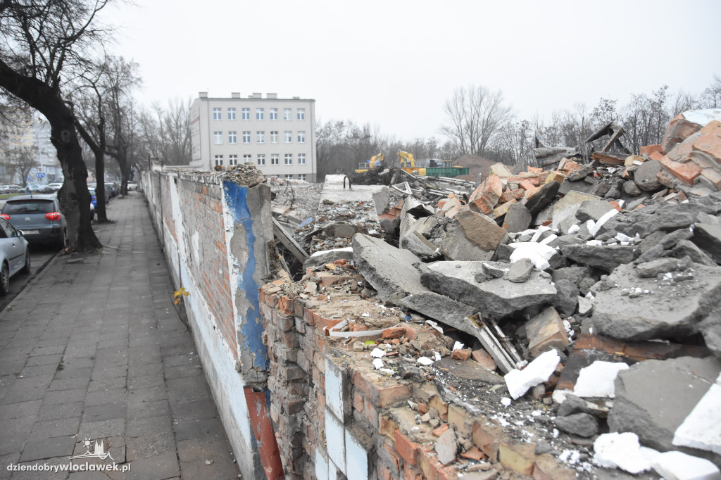 Stara fabryka zrównana z ziemią