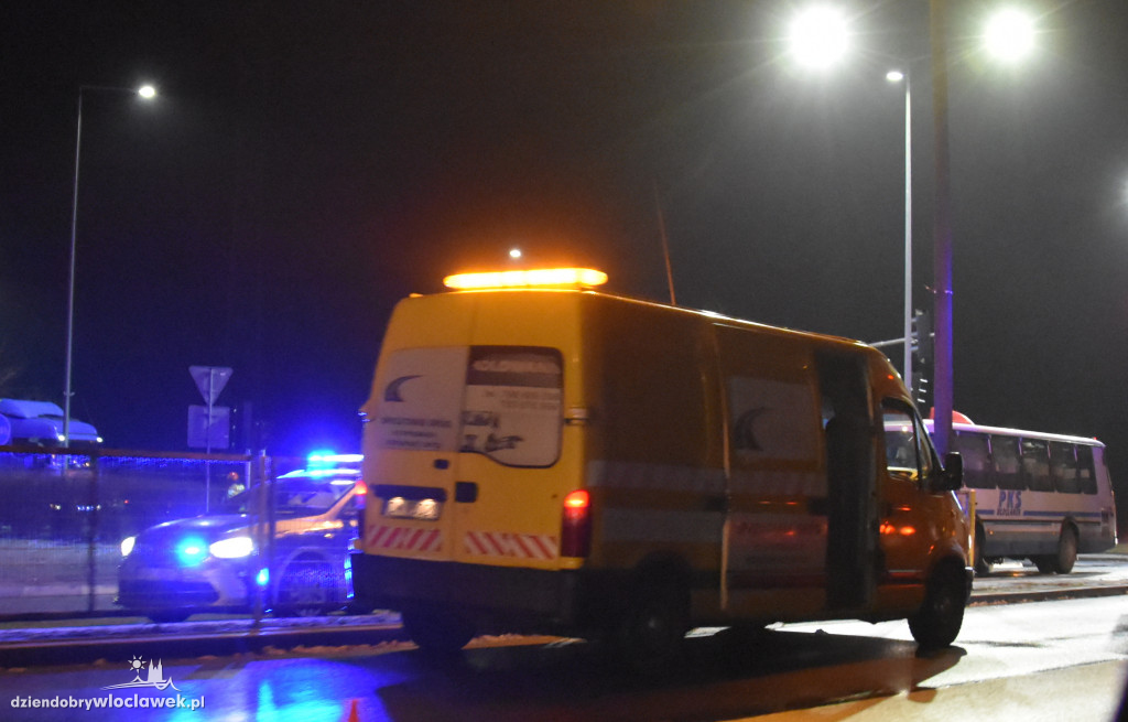 Zderzenie osobówek na skrzyżowaniu Kruszyńska - aleja Królowej Jadwigi