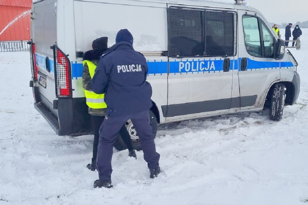 Akcja służb na lotnisku w Kruszynie