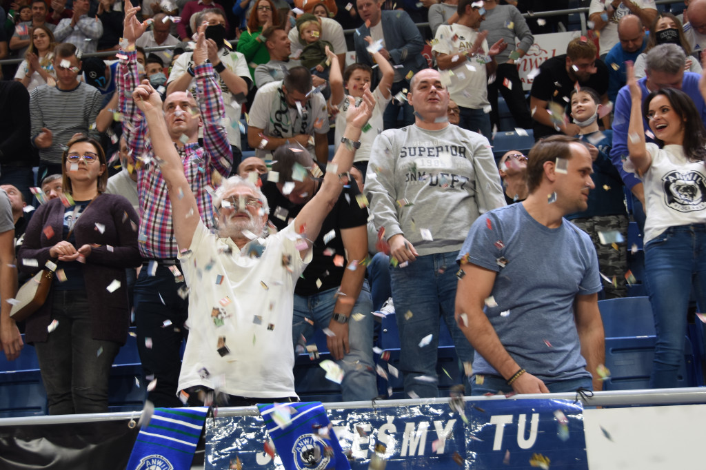 Kibice Anwilu na meczu z HydroTruckiem