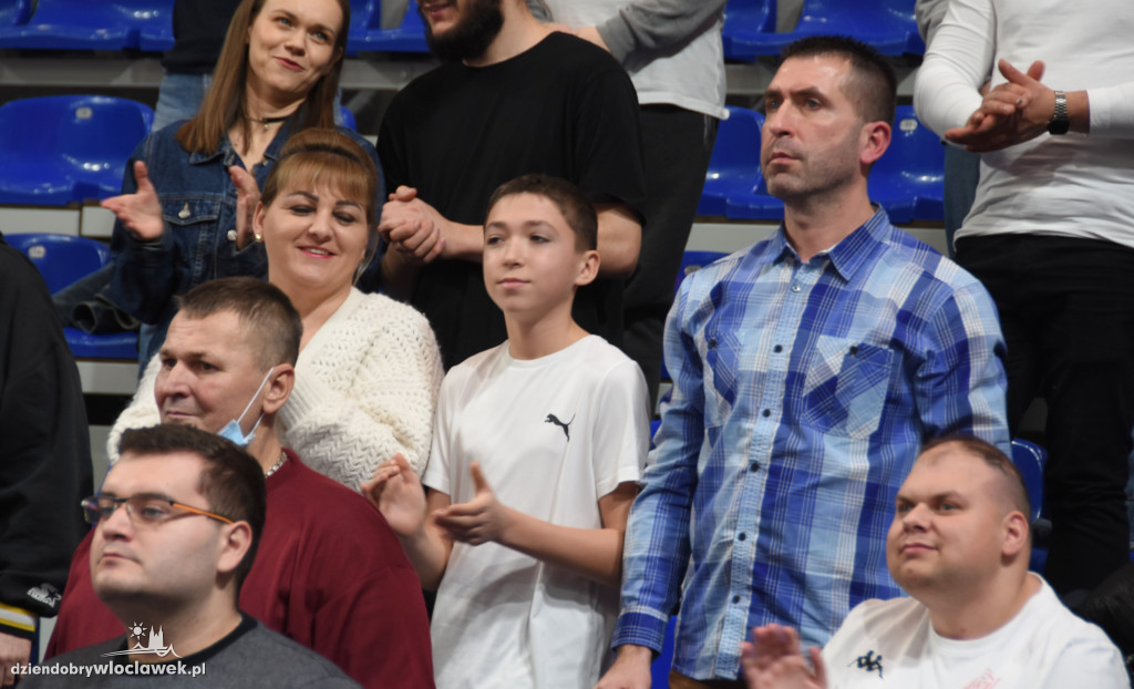 Kibice Anwilu na meczu z HydroTruckiem