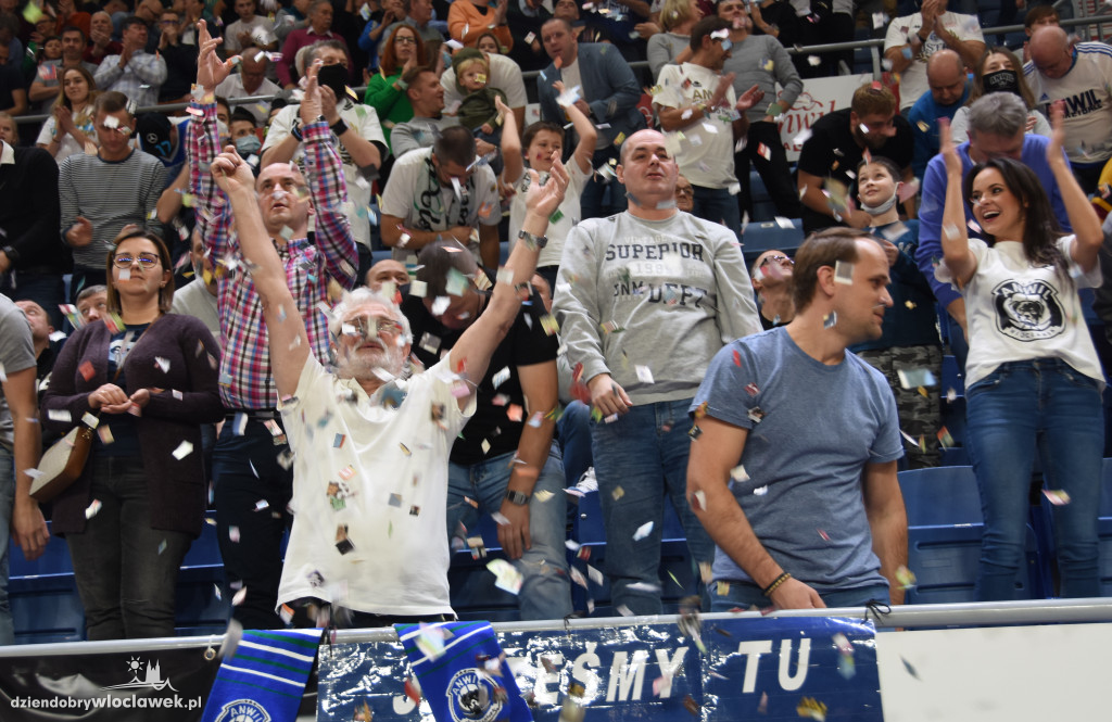 Kibice Anwilu na meczu z HydroTruckiem