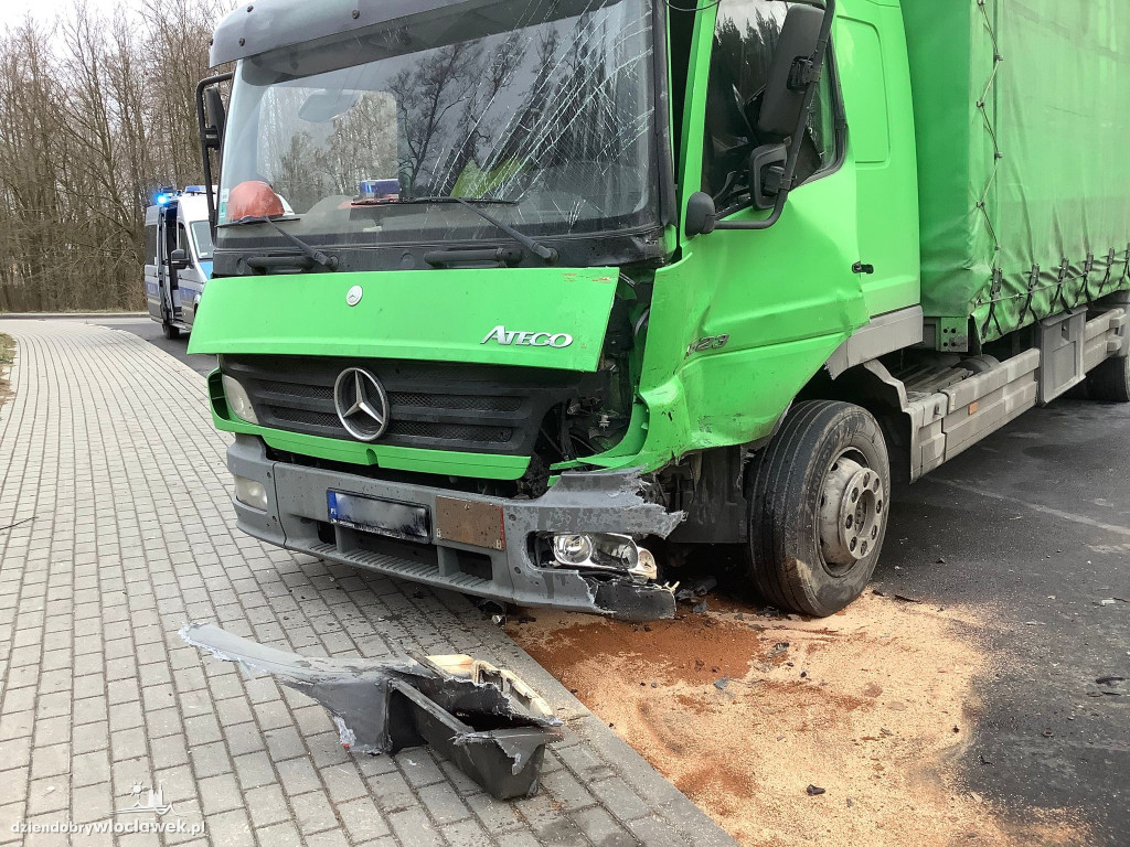 Zderzenie dwóch ciężarówek
