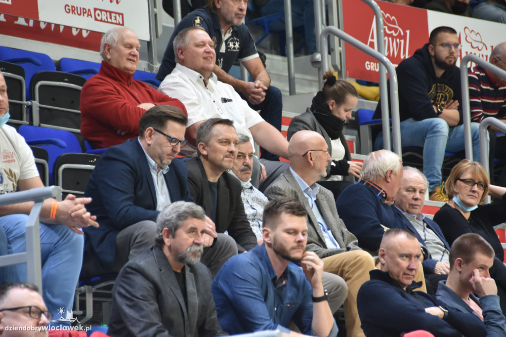 Kibice na meczu z Basketem Brno