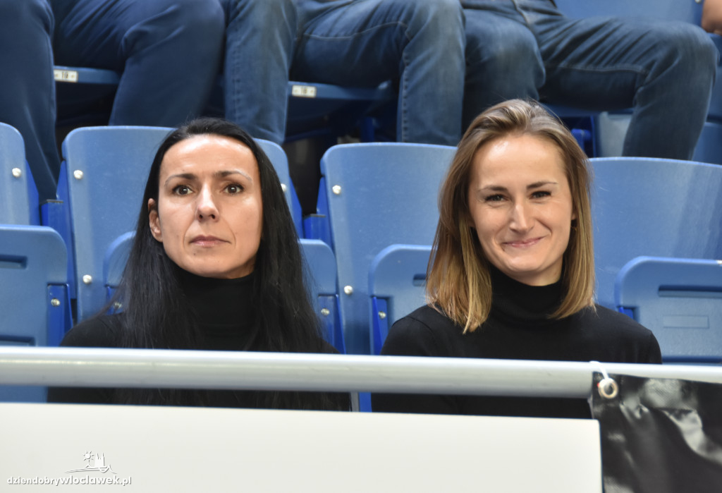 Kibice na meczu z Basketem Brno