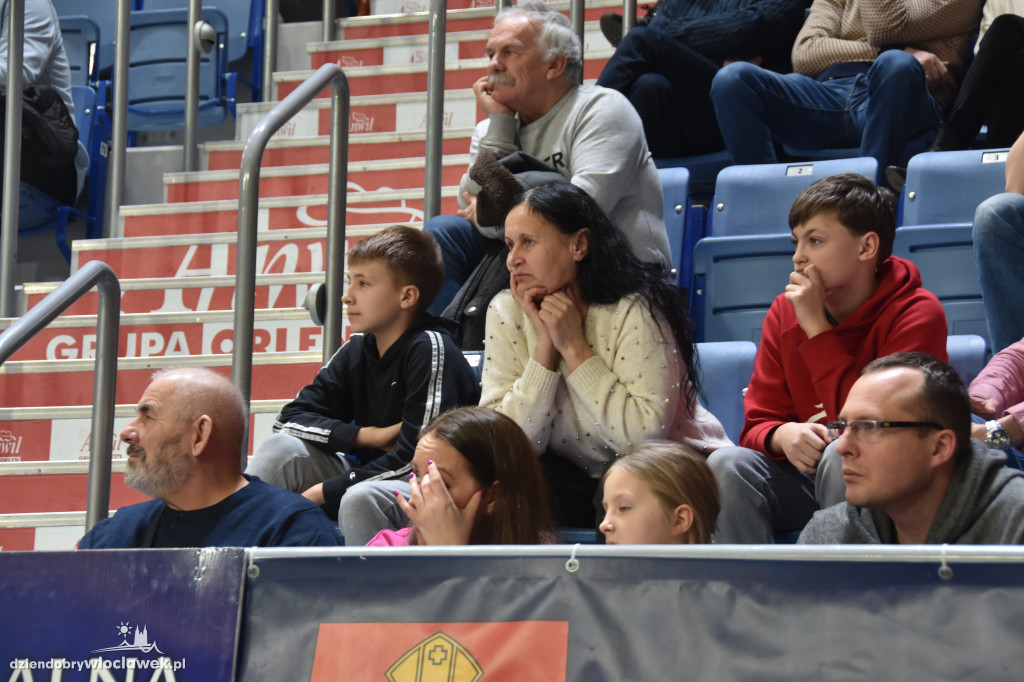 Kibice na meczu z Basketem Brno