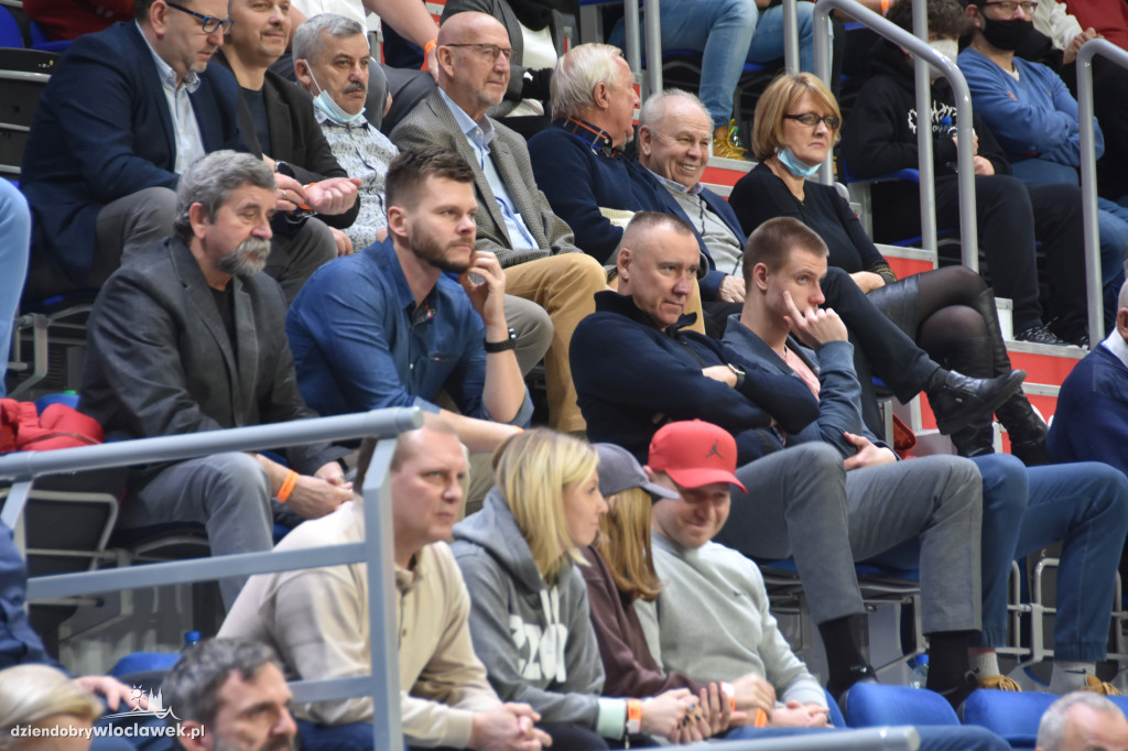 Kibice na meczu z Basketem Brno