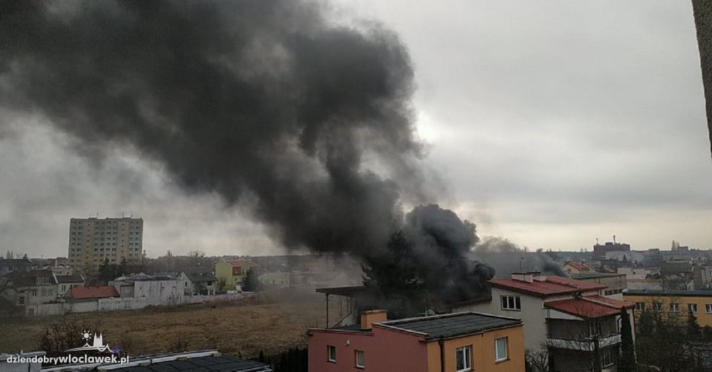 Czarny dym nad Śródmieściem