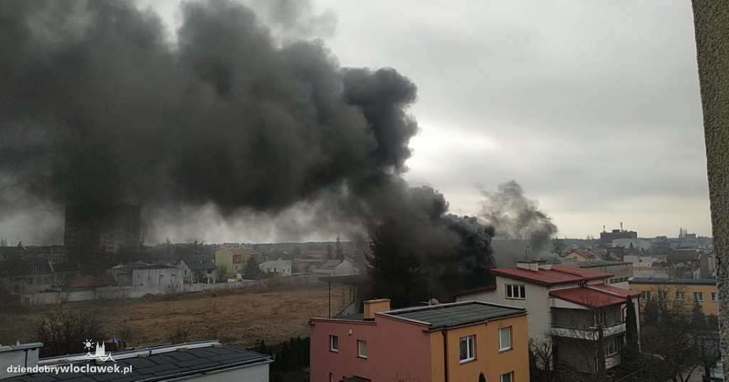 Czarny dym nad Śródmieściem