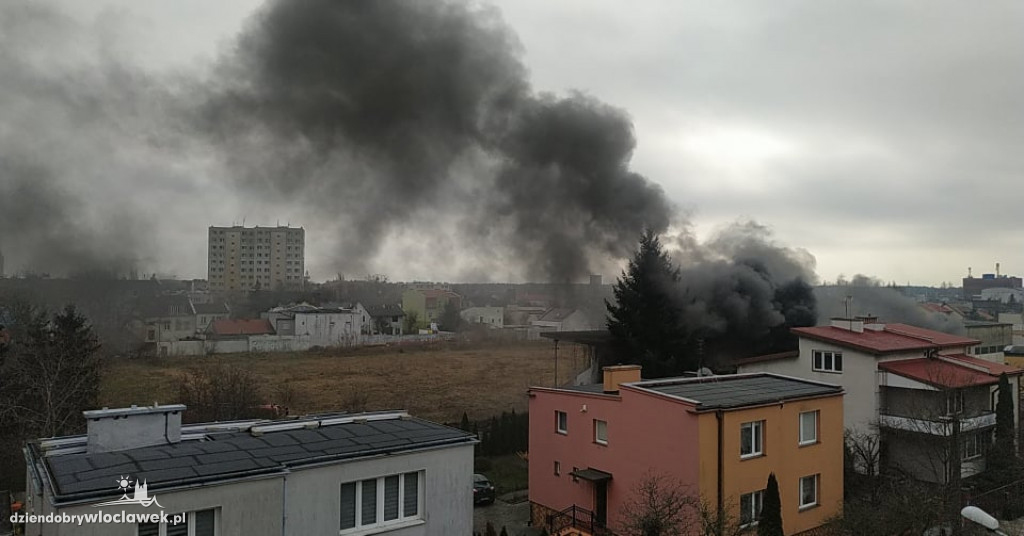 Czarny dym nad Śródmieściem