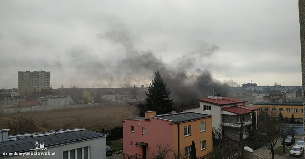 Czarny dym nad Śródmieściem