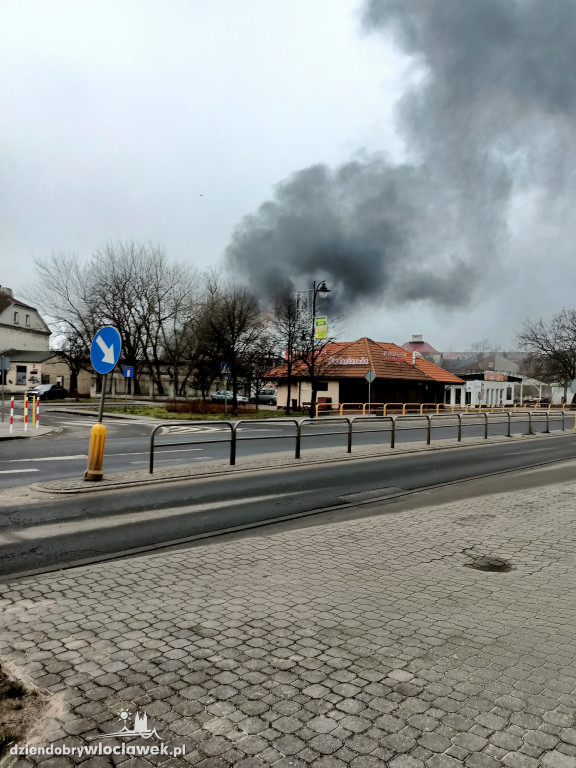 Czarny dym nad Śródmieściem