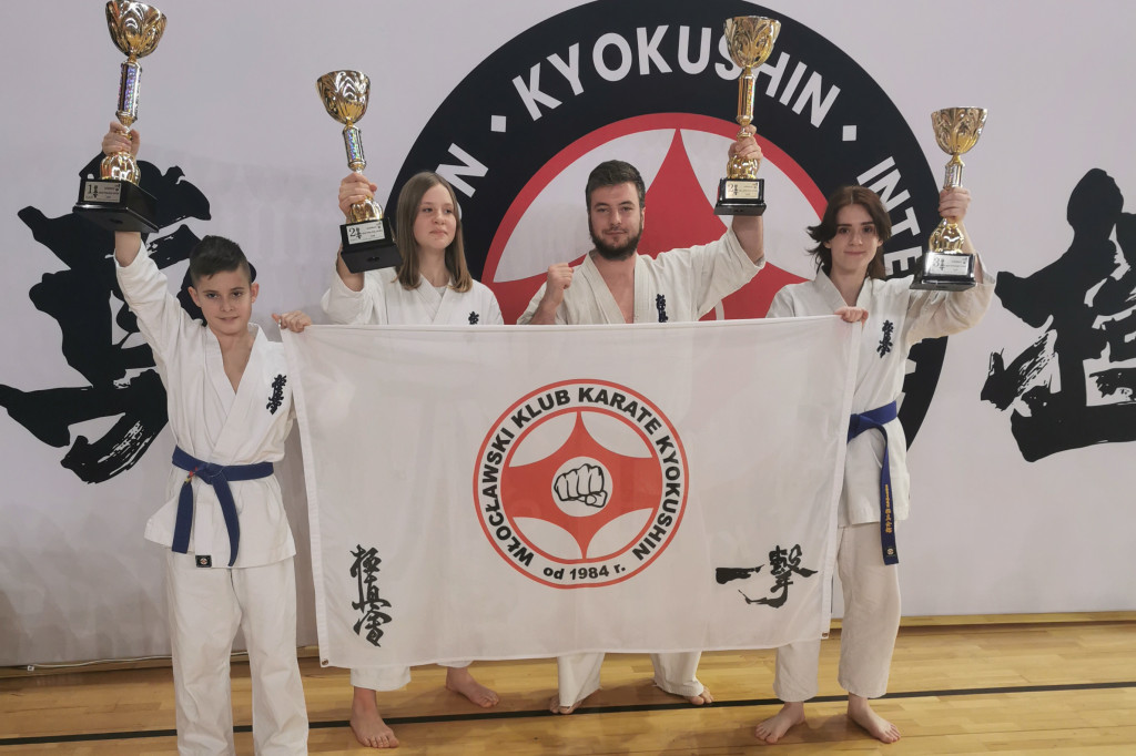 Komplet pucharów włocławskich karateków!