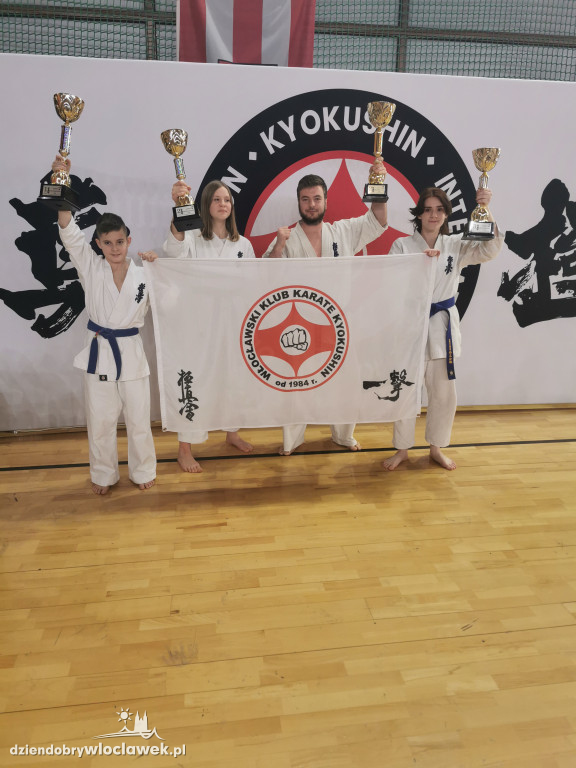 Komplet pucharów włocławskich karateków!