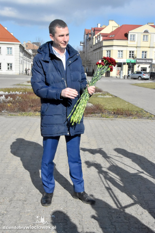 Goździk od Lewicy w Dzień Kobiet