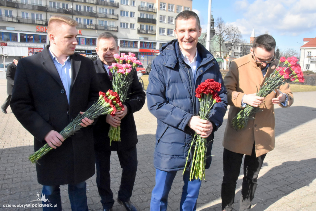 Goździk od Lewicy w Dzień Kobiet