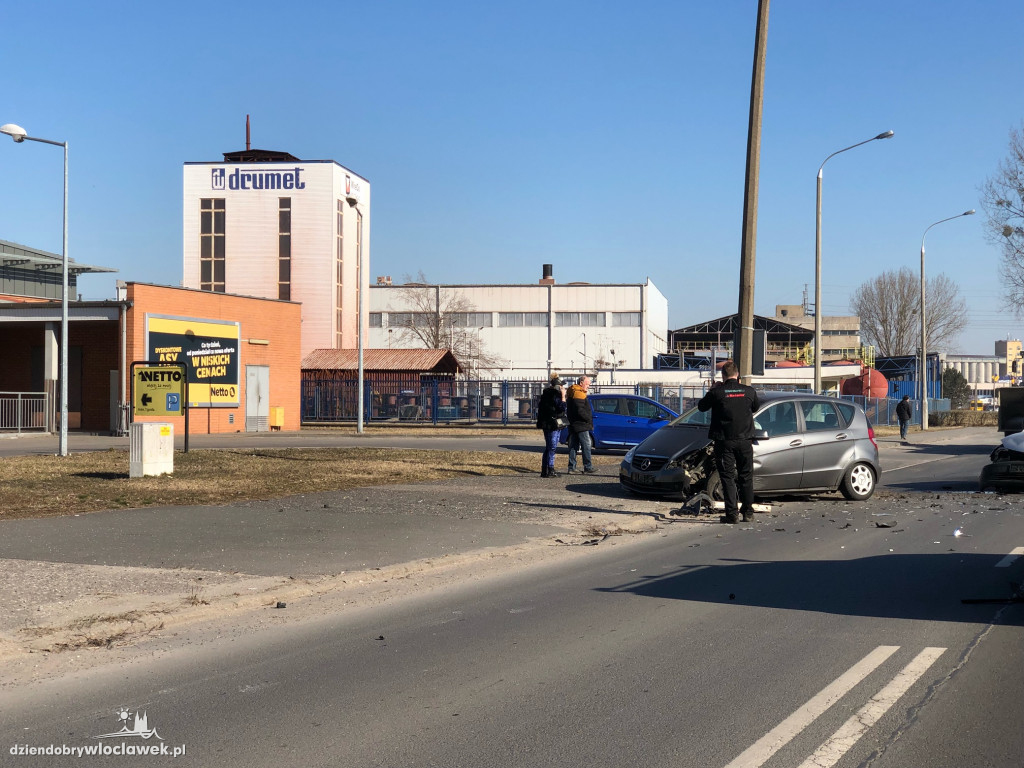 Zderzenie dwóch aut przy Netto