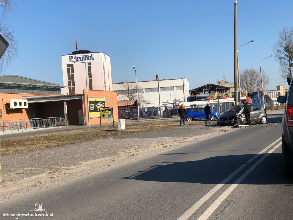 Zderzenie dwóch aut przy Netto