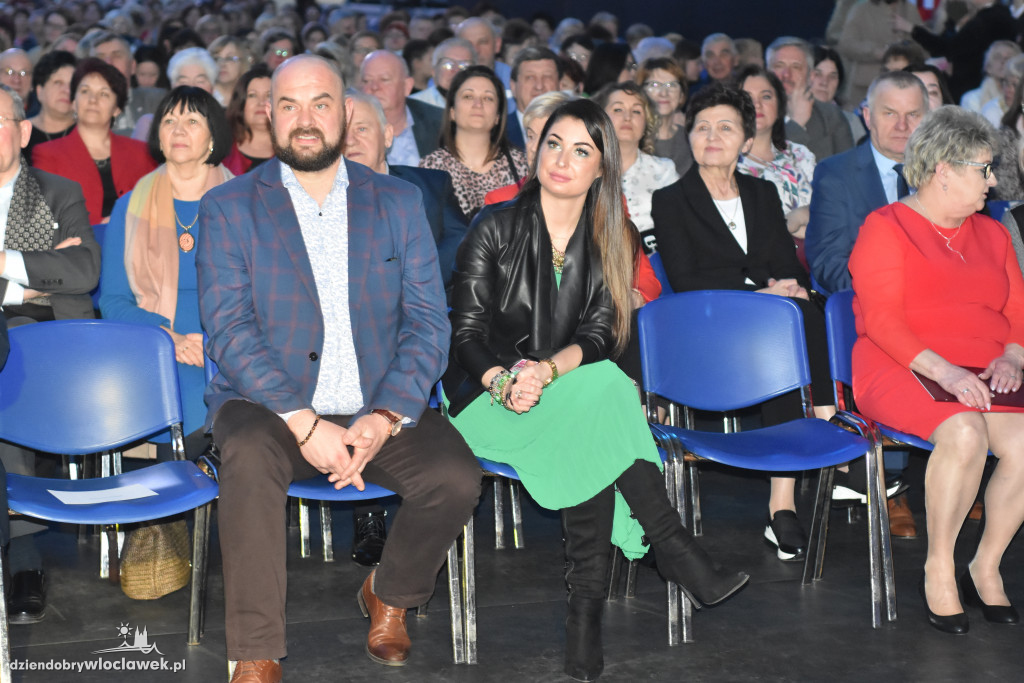 Powiatowy Dzień Kobiet w Hali Mistrzów