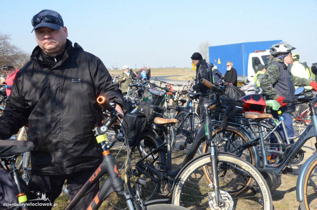 Pojechali rowerami topić marzanny