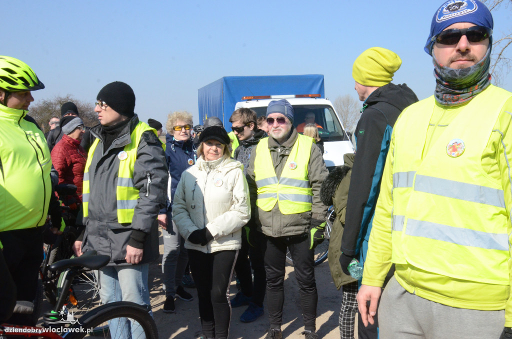 Pojechali rowerami topić marzanny