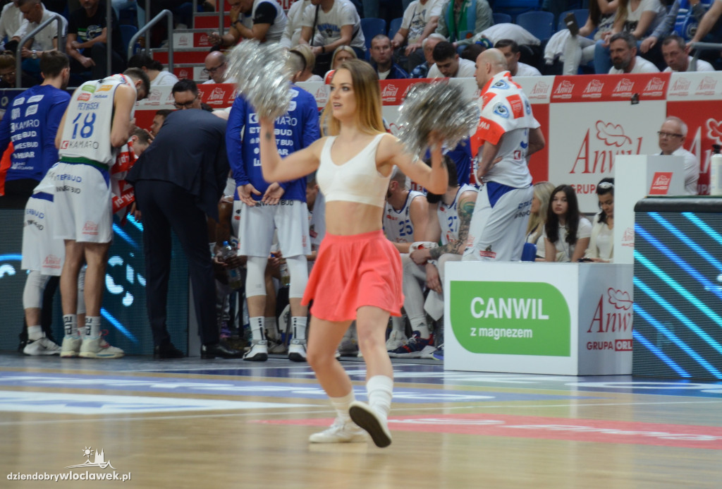 Cheerleaderki na meczu z Twardymi Piernikami