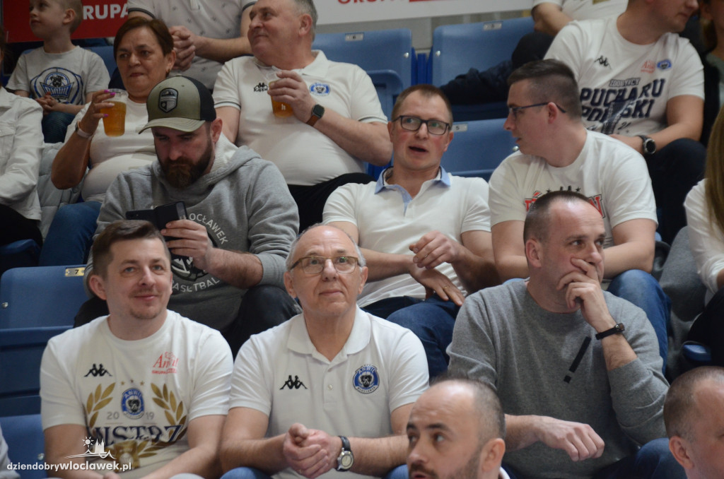 Kibice na meczu z Twardymi Piernikami Toruń