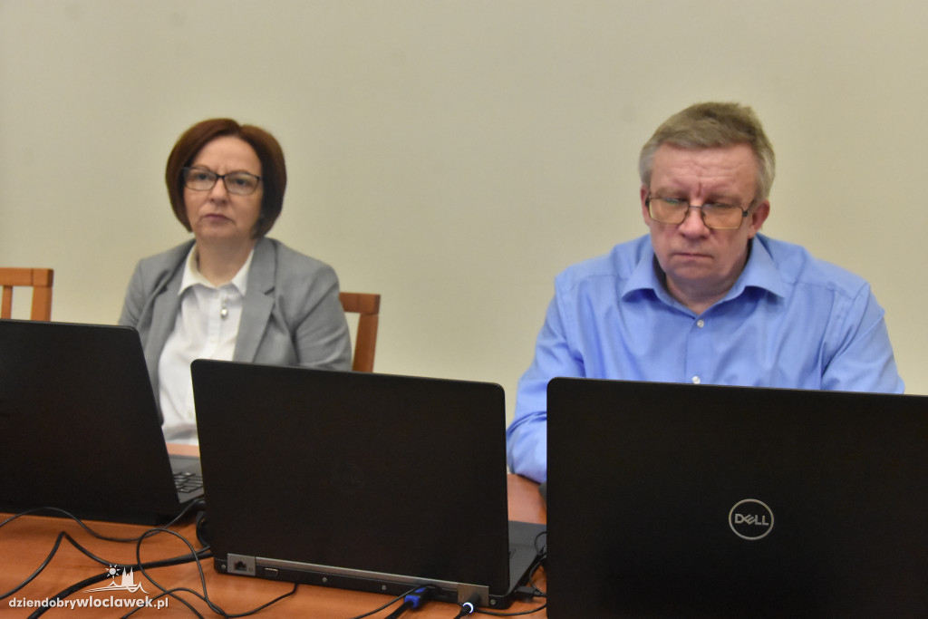 Sesja rady miasta wreszcie bez maseczek