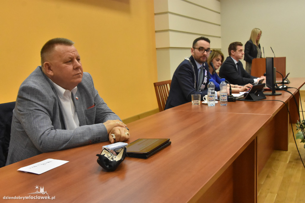 Sesja rady miasta wreszcie bez maseczek
