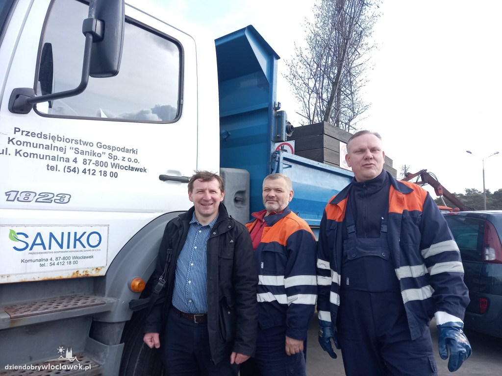 Nowe życie drzew sprzed Wzorcowni