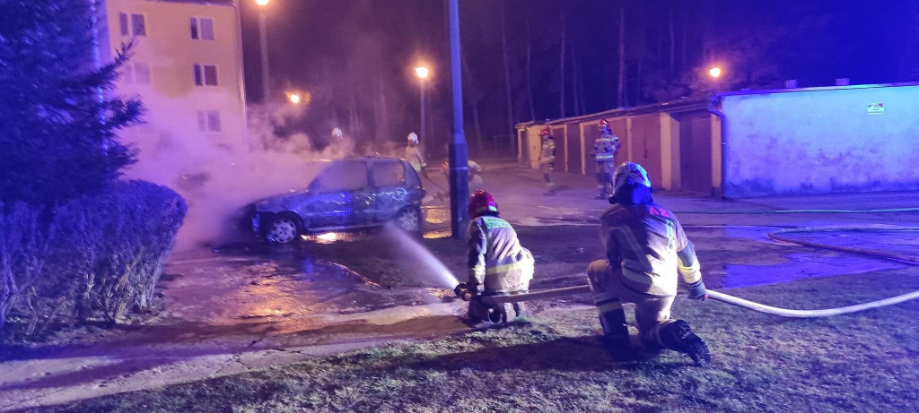 Nocny pożar samochodu w Fabiankach