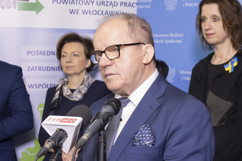 Co minister robiła w pośredniaku?