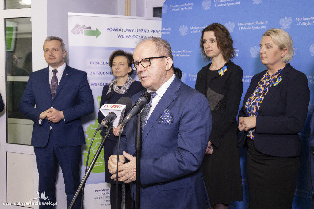 Co minister robiła w pośredniaku?