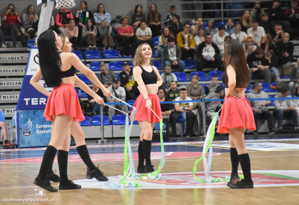 Cheerleaderki Anwilu na meczu z  Tartu Ülikool