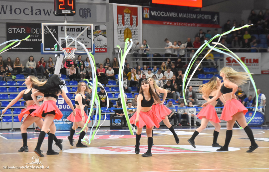 Cheerleaderki Anwilu na meczu z  Tartu Ülikool