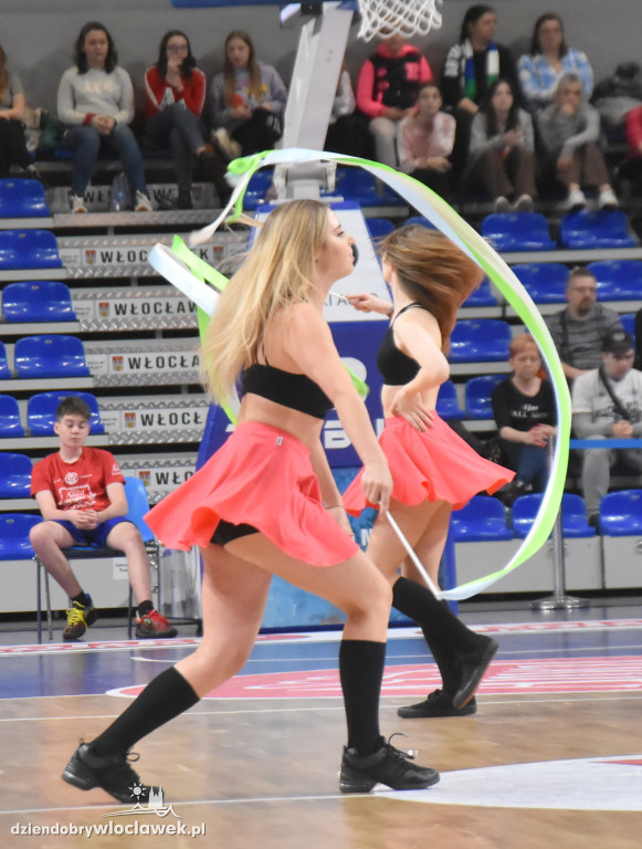 Cheerleaderki Anwilu na meczu z  Tartu Ülikool