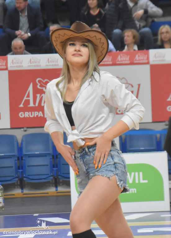 Cheerleaderki Anwilu na meczu z  Tartu Ülikool