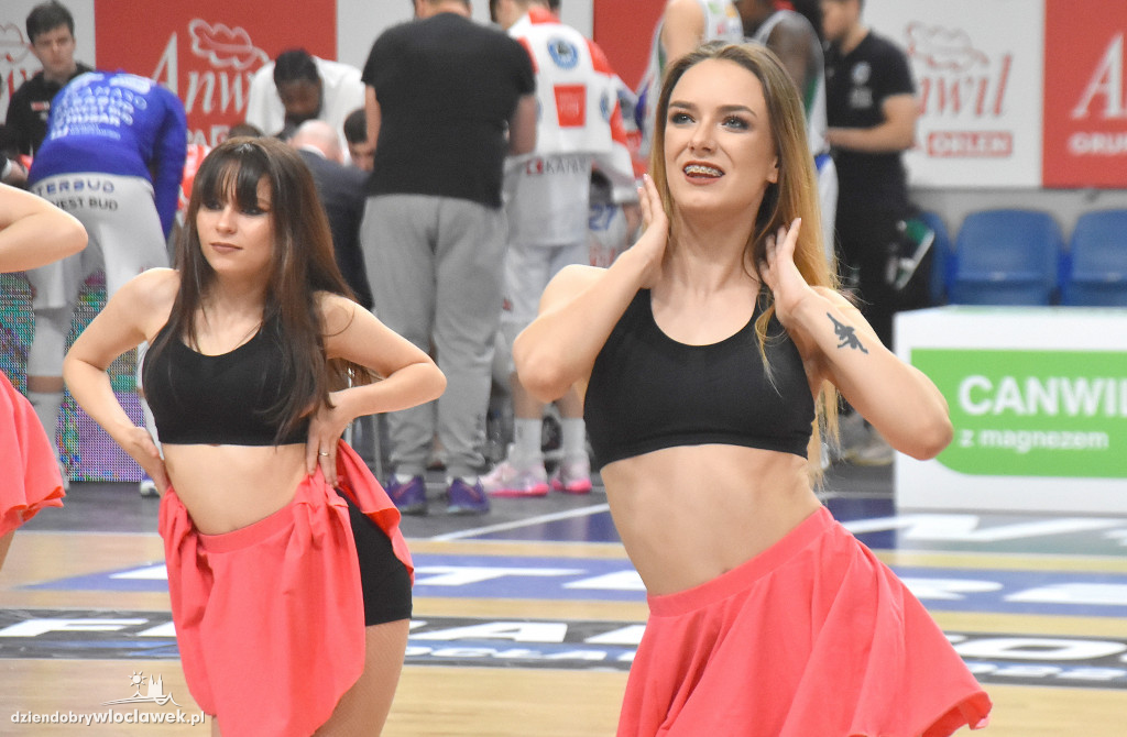 Cheerleaderki Anwilu na meczu z  Tartu Ülikool