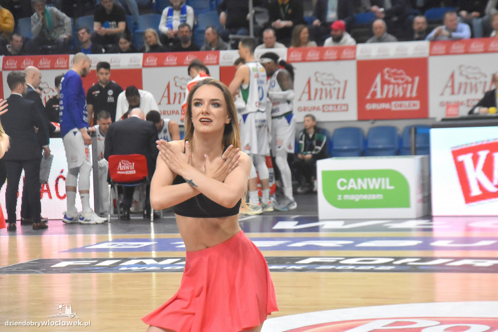 Cheerleaderki Anwilu na meczu z  Tartu Ülikool