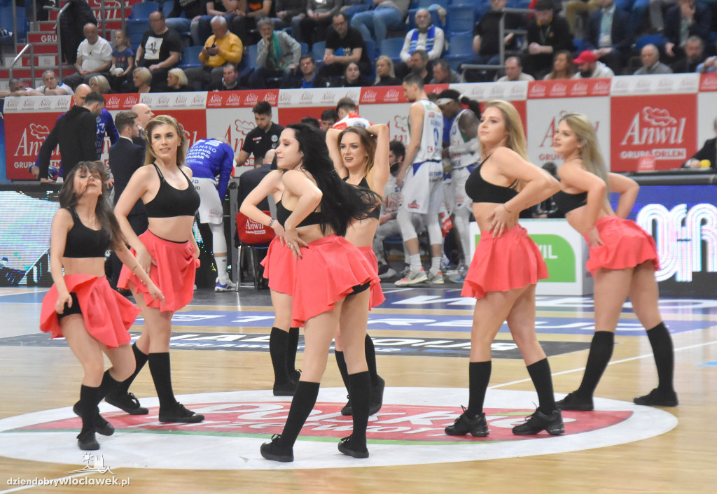 Cheerleaderki Anwilu na meczu z  Tartu Ülikool