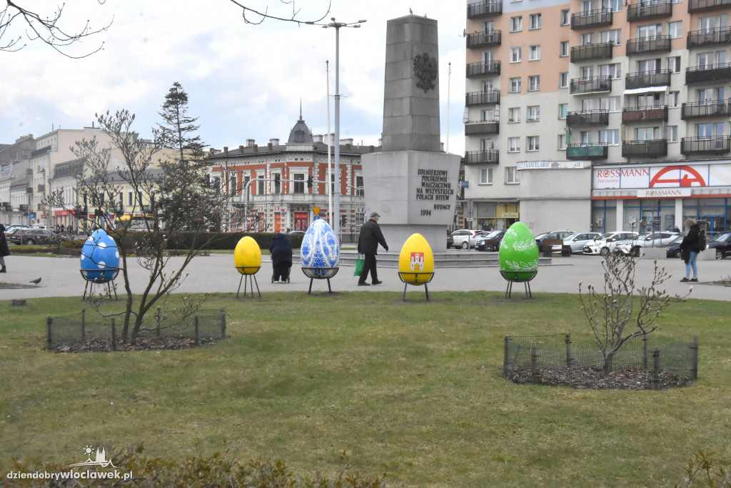 Wielkanocne jaja na Placu Wolności