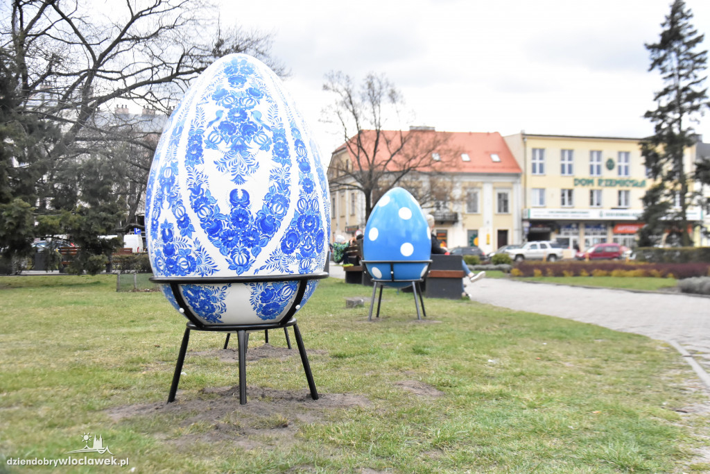 Wielkanocne jaja na Placu Wolności