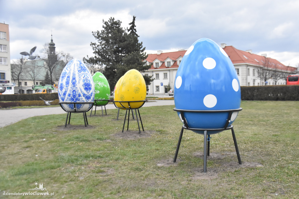Wielkanocne jaja na Placu Wolności