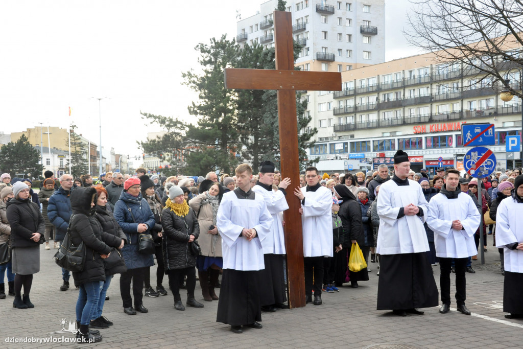 Z krzyżem przez Włocławek