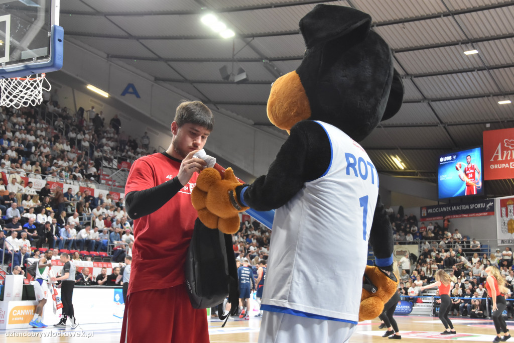 Cheerleaderki i Roti na meczu z Toruniem