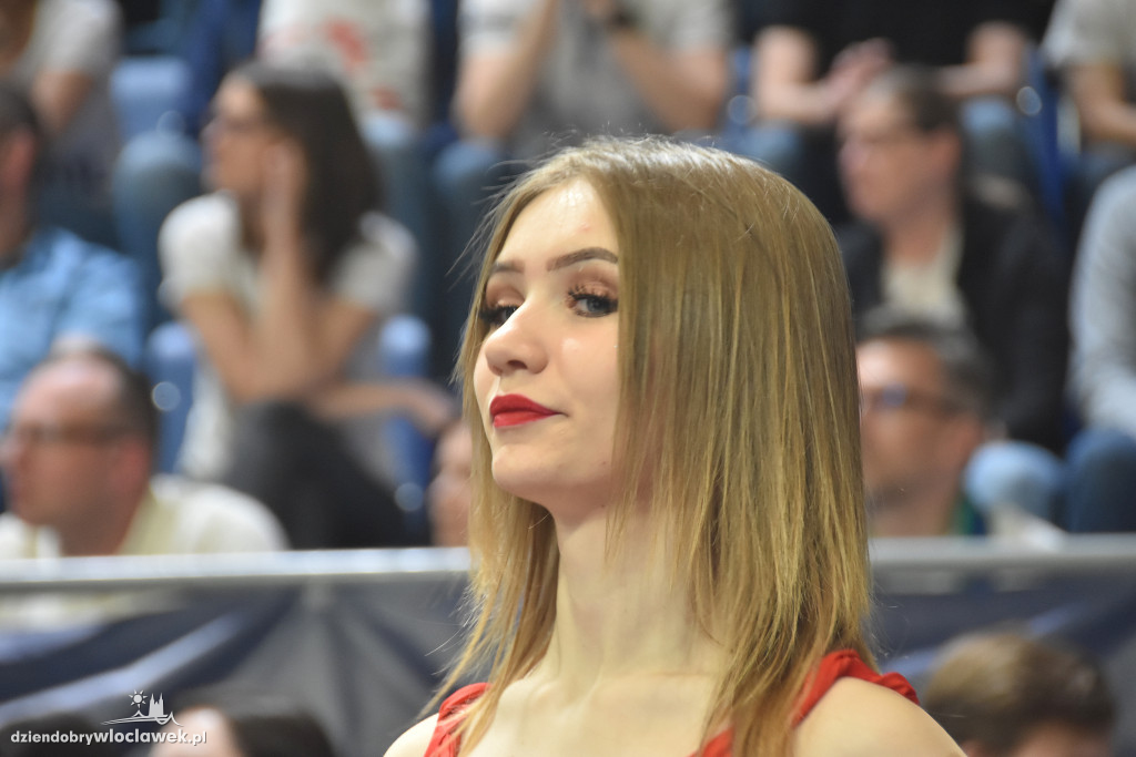 Cheerleaderki i Roti na meczu z Toruniem